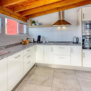Big Terraced House, 100m To The Beach, With Bbq And Sea View Сasa de vacaciones Guincho (Tenerife)